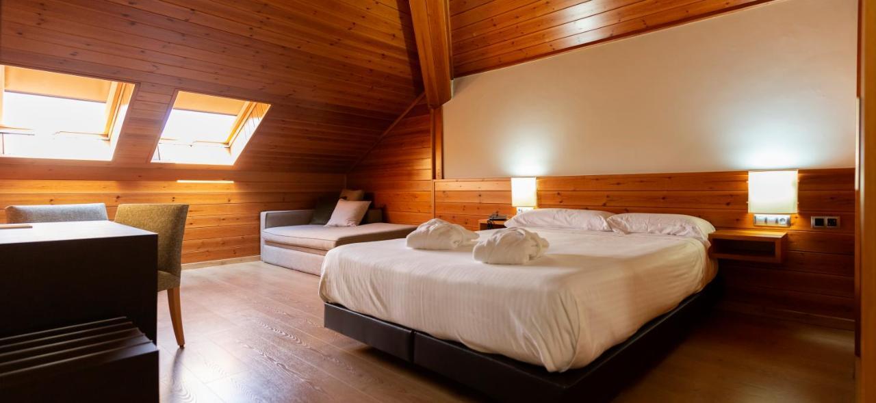 Triple Room (2 Adults + 1 Child),1402931540:JPEG